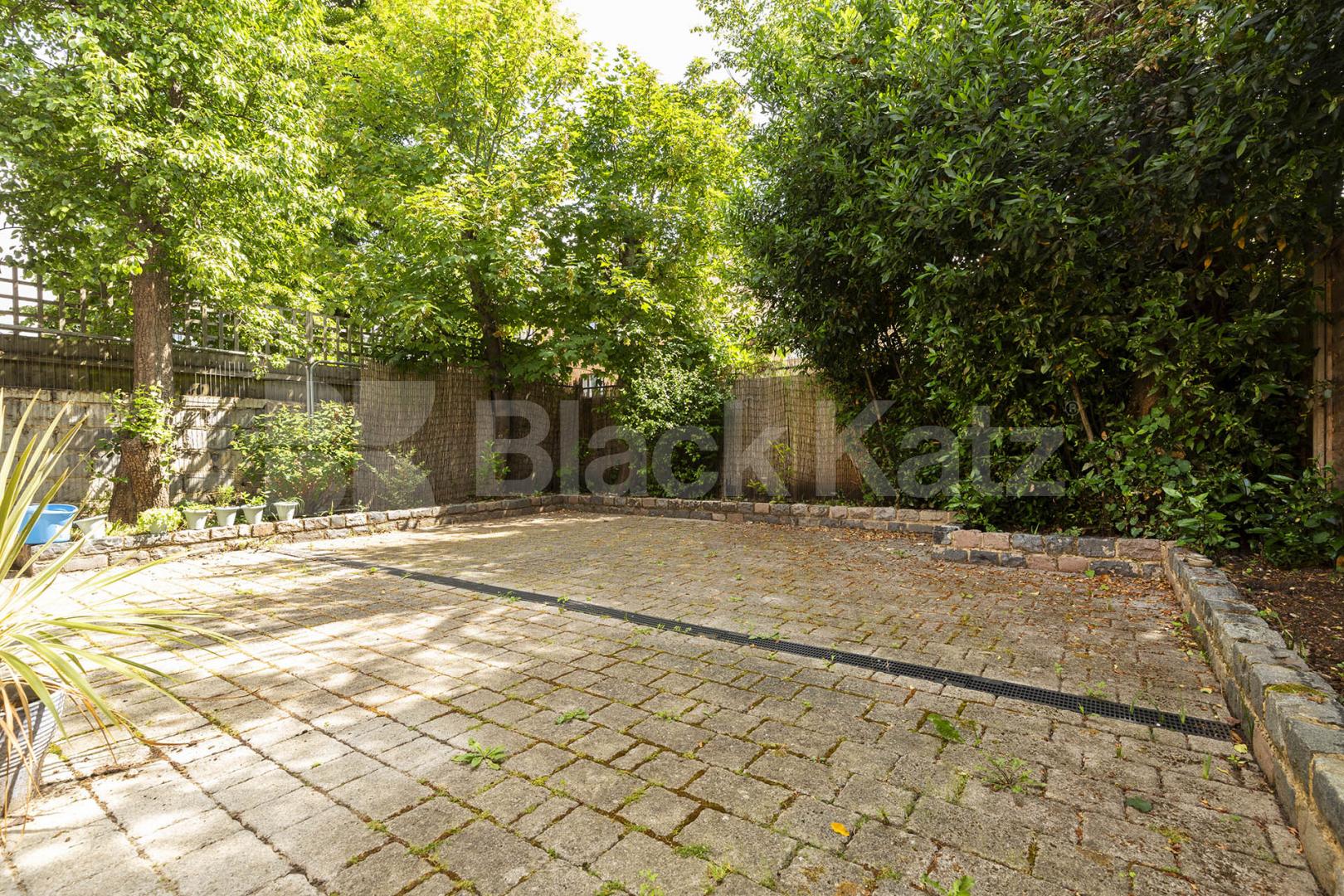 Bright 3 bedroom 2 bathroom property with large patio garden Avenue road, Seven Sisters